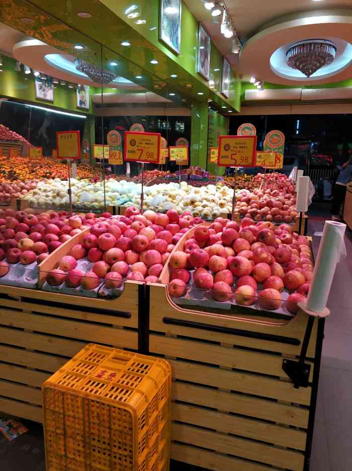 水果种类比较多看起来也比较新鲜价格比较实惠