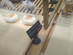 面包甜点陈列柜-啊噗吐呦现场烘焙(麦凯乐店)