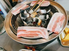 -围炉肉舍•炭烤活鳗•丹东海鲜烤肉(步行街店)