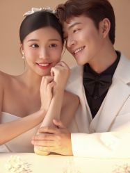 点击看大图 -至臻微拉婚纱摄影