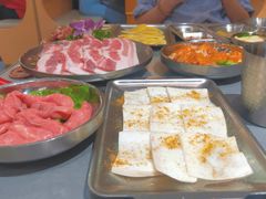 -围炉肉舍•炭烤活鳗•丹东海鲜烤肉(步行街店)