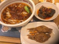 -呷佬·长沙手工米粉(金沙江路店)