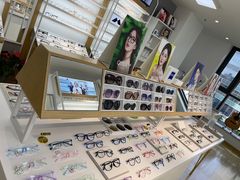 -识光造镜·蔡司官方授权店(滨江万芊荟店)