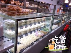 面包甜点陈列柜-白玉兰食品(中山公园龙之梦店)