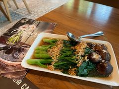 -Chom Cafe and Restaurant