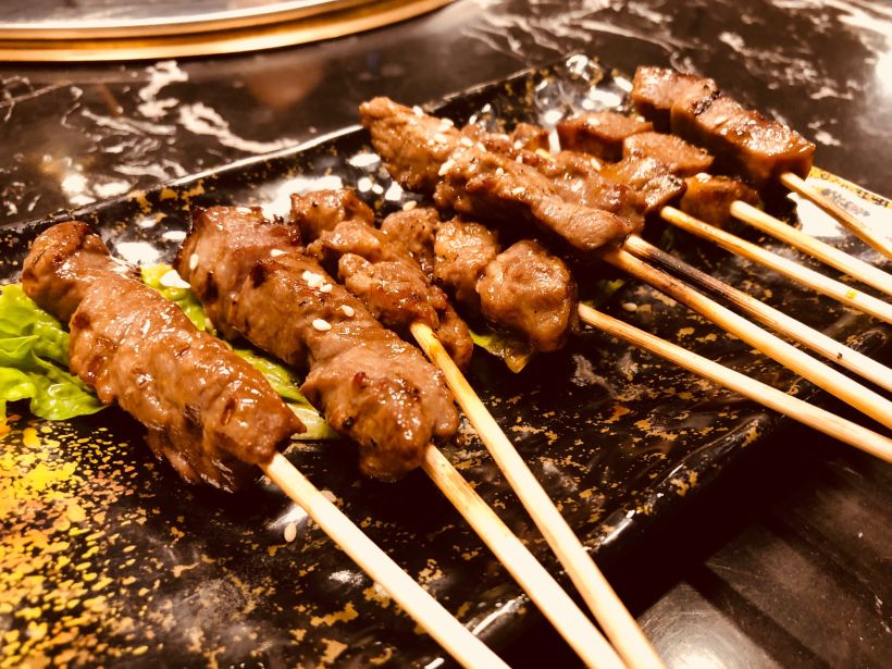 「m9和牛串」肉质细腻鲜美多汁,味道还不错,烤的很入味,刚刚好,吃的很