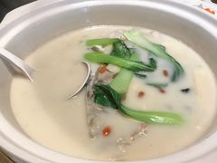 -泉畔人家·老济南经典鲁菜(大明湖店)