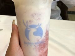 -瑞幸咖啡(岳家嘴地铁站店)