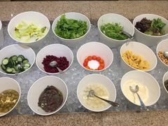 自助早餐-蔬菜沙拉-天津君隆威斯汀酒店