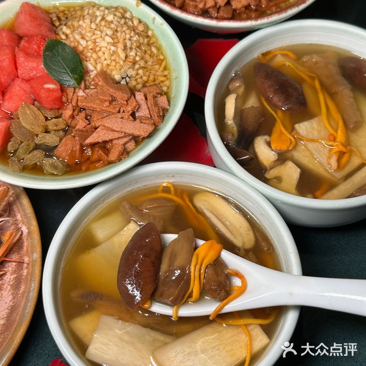 正宗云南风味|一口就鲜掉眉毛的菌汤火锅！