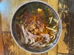 -巍山𤆵肉饵丝