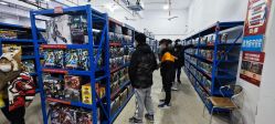 -逝水玩具折扣店