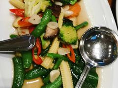 -Chom Cafe and Restaurant