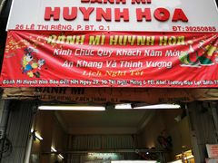 -Bánh Mì Huynh Hoa