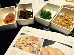 压桌碟-HIHE Bistro·Oyster Bar(华熙live店)