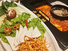 -老牌坊云南鱼豆花火锅(爱建店)