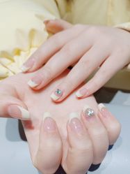 -丽心自助美甲美睫