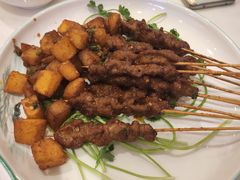 香辣孜然牛肉串-犇逸·乐山跷脚牛肉·四川现炒(览海店)