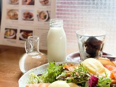 -ROAST coffee & eatery