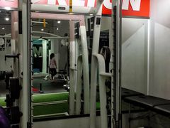 -汗水空间私教健身连锁(SM广场店)