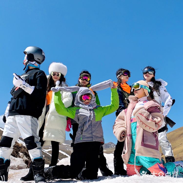 云南人的雪世界/会泽大海草山滑雪场