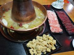 -果松木炭酸菜铜火锅·外婆参鸡汤