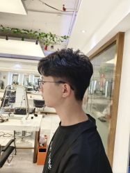 -镁连社·美联社