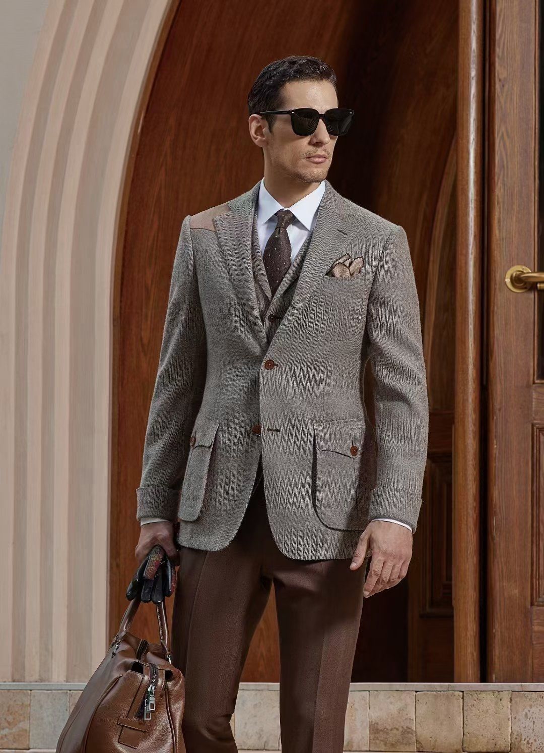 英式传统粗花呢
又飒又保暖,绅士们秋冬御寒首选
#男士西装穿搭