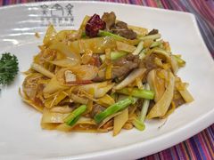 芭蕉花炒牛肉-香巴拉云南餐厅(华莱坞店)