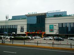 -新一百-地面停车场