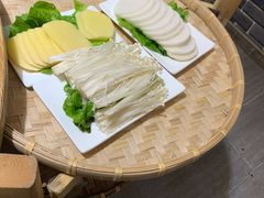-茸梅路右拐龙虾-农家菜(松江店)