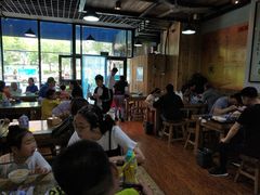大堂-陇上全荟兰州传统牛肉面(延吉路店)