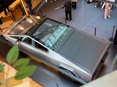 -TESLA 特斯拉(上海太古汇体验店)