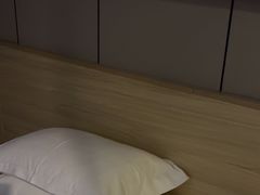-欧辰国际酒店(重庆欢乐谷轻轨站店)