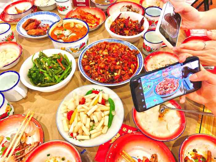 老三样·博物美食馆(北京东路店)-"[薄荷]环境:老三样怀旧环境,有点像