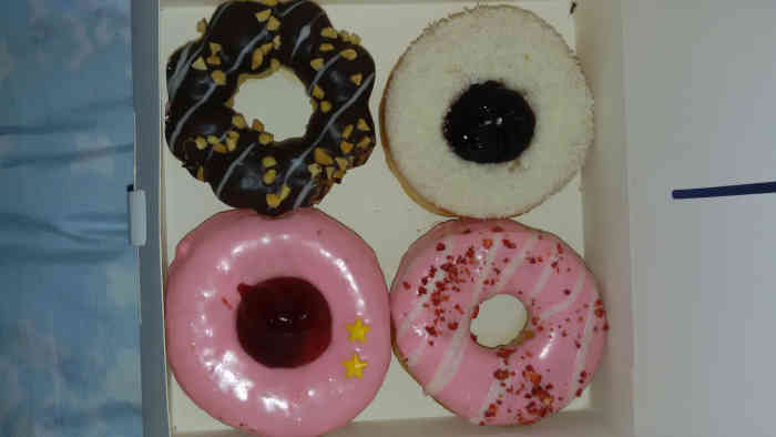 站亭甜甜圈(王府井店)-"环境很好,点几个个甜甜圈,再加几杯饮料,.