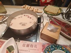 -尚尚仙·酸汤猪手·猪肚鸡火锅(华联万柳购物中心店)