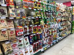 货架上的商品-华润万家(荔湾店)