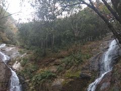 -燕子河大峡谷天坑仙境