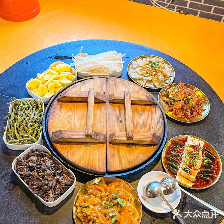 长白山脚下必吃的铁锅炖🐔纯溜达鸡