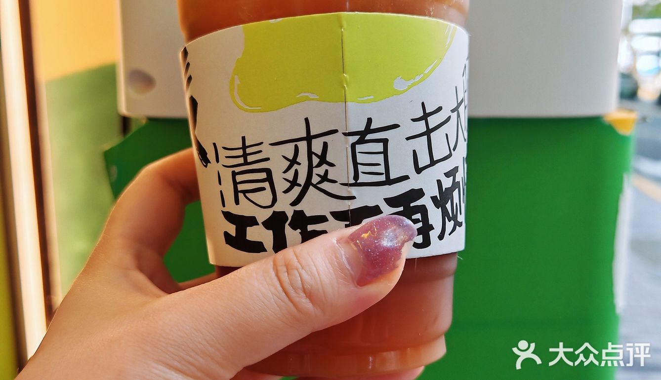 夏天走在淮海中路上，就该来一杯🍋手打柠檬茶