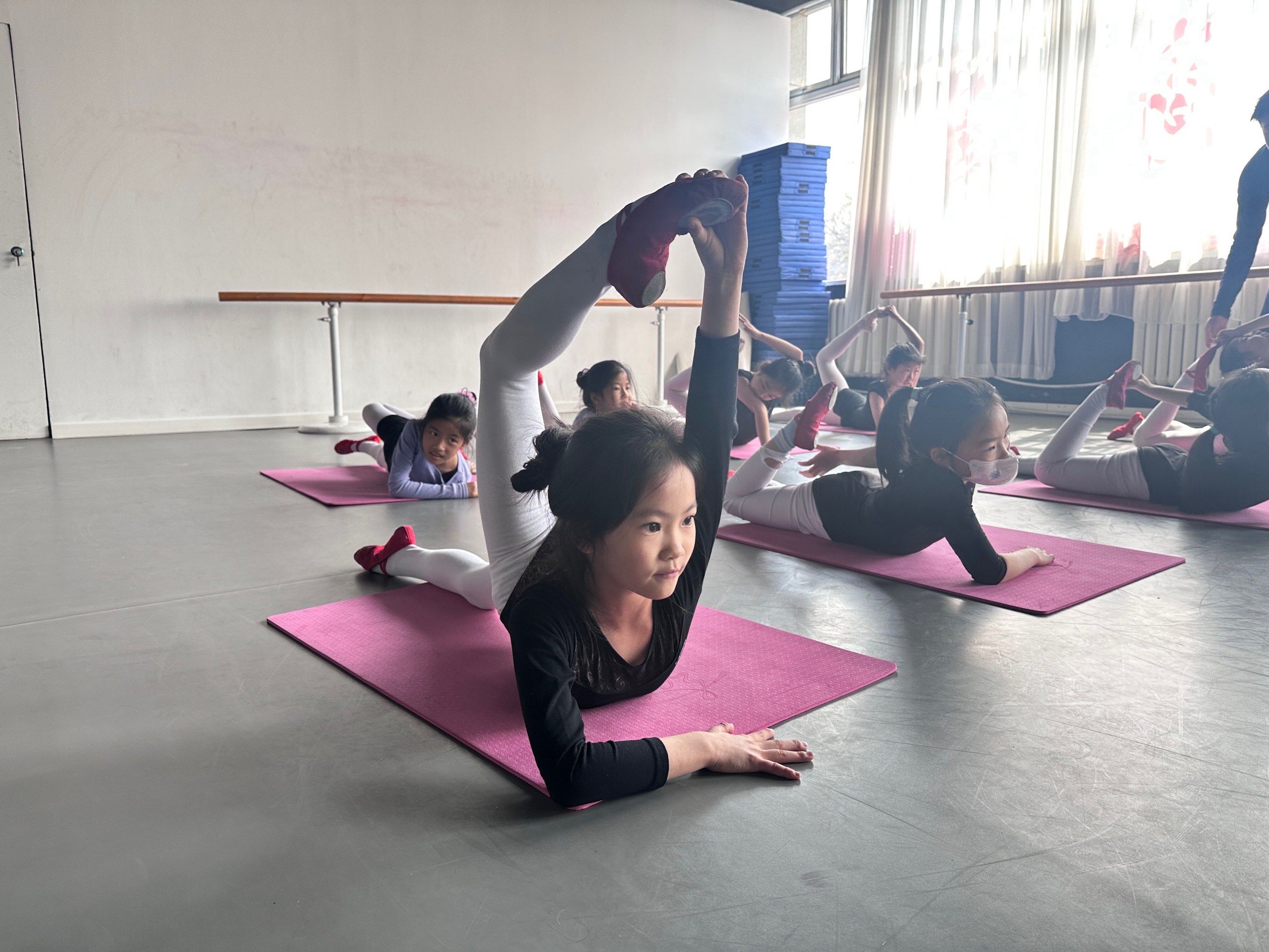 红舞鞋的小朋友各个出彩