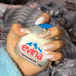 -媄甲诗美甲美睫