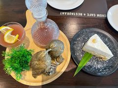 -Chom Cafe and Restaurant