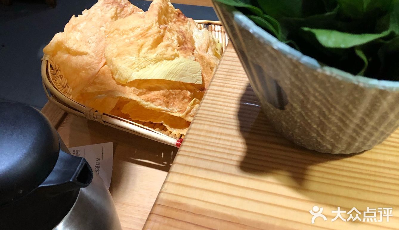 味道不错，炸豆皮量大，高峰时期排队需要点时间