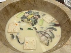 鮰鱼-云中鱼蒸汽石锅鱼(川沙百联店)