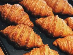 海盐焦糖牛角包-来回·咖啡(天河南店)