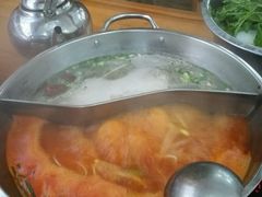 -苗伯妈酸汤火锅