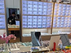 -天空之镜眼镜店蔡司依视路配镜授权零售店(望京颐堤港店)