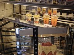 面包甜点陈列柜-黑草莓(重庆路店)